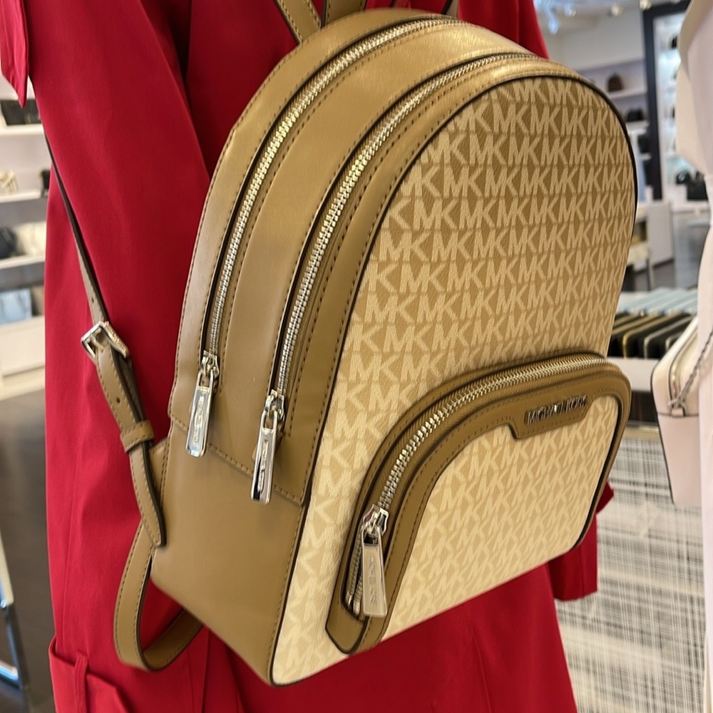 MICHAEL KORS Jaycee Medium Ombré Signature Logo Backpack
Husk
NWT - Picture 9 of 16